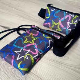 A8. Saszetka na pompę insulinową Medtronic 640G, 780G, Accu Chek Oxford Serduszka / Konie + Paszportówka na szyję