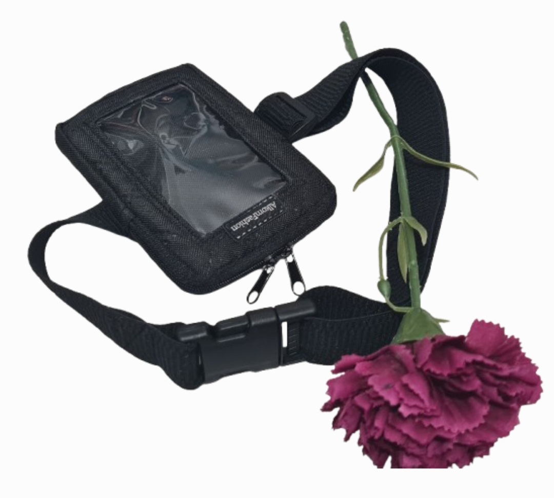 Saszetka z okienkiem Pionowa Czarna